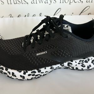 Brooks Revel 4 running shoes Size 9 Black Leopard print
